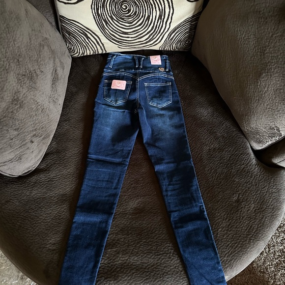 Cutie Pie Distressed Skinny Jeans - Picture 3 of 4